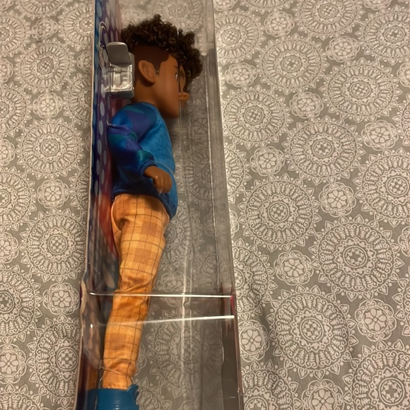 Karma’s world Winston Torres - Picture 3 of 5